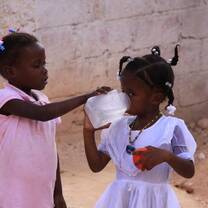 Volunteers supply clean water for kids in Haiti