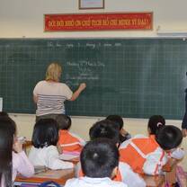 International volunteer teaching English in Hanoi