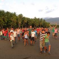 Volunteers on the beach in Costa Rica 