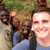 Our volunteer having fun with the kids of the community!
