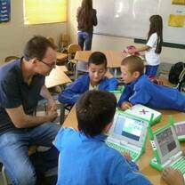 Volunteer working with the students and thier laptops
