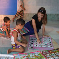 Vida teaching English to kids in Phuket