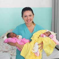 Nurse with two new borns in hospital 