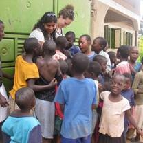 Volunteer Uganda bulenga children