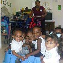 Volunteer Colombia women shelter