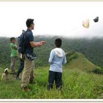 Volunteer flying a kite in Paraguay