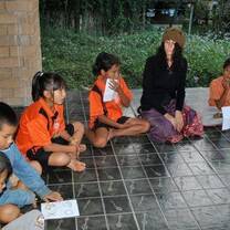 volunteer with children in Thailand