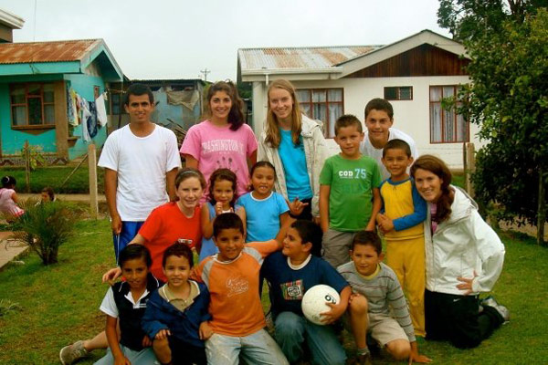 Natalie with some of the children she volunteered with in Costa Rica